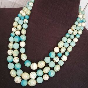 Vintage three-strand graduated bead necklace blue and white